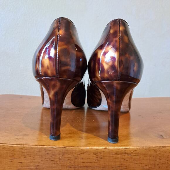 Chic Tortoiseshell Heels - Picture 6 of 11